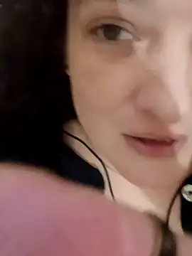 Snapshot of Bella_melada chatting on 10.20.25 Bella melada online show from 10.20.25