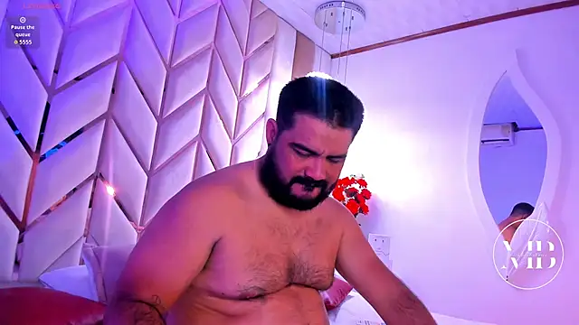 Snapshot of MichaelBear_ chatting on 10.03.25 MichaelBear online show from 10.03.25