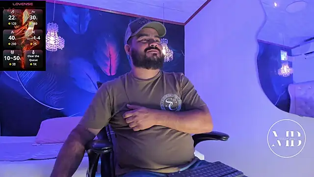 Snapshot of MichaelBear_ chatting on 10.16.25 MichaelBear online show from 10.16.25