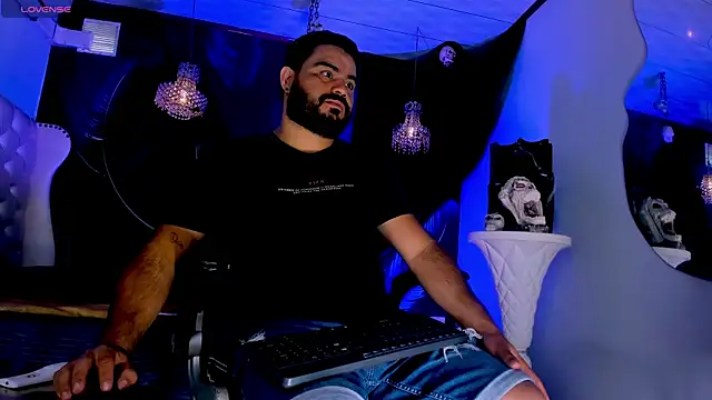 Snapshot of MichaelBear_ chatting on 10.30.25 MichaelBear online show from 10.30.25