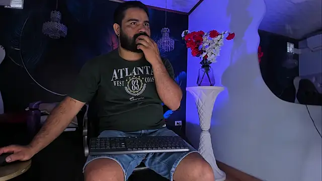 Snapshot of MichaelBear_ chatting on 11.07.25 MichaelBear online show from 11.07.25