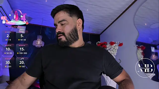 Snapshot of MichaelBear_ chatting on 11.11.25 MichaelBear online show from 11.11.25