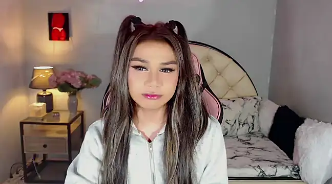 Snapshot of WeezyBabyXoxo chatting on 12.17.24 WeezyBabyXoxo online show from 12.17.24