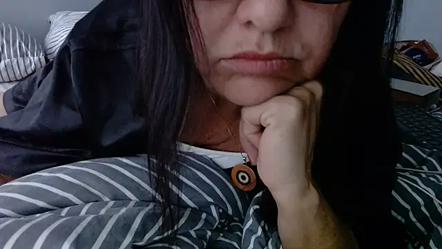Snapshot of Linda1975 chatting on 06.16.26 Linda1975 online show from 06.16.26