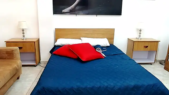 Snapshot of MaloryAndLuna chatting on 10.01.25 MaloryAndLuna online show from 10.01.25