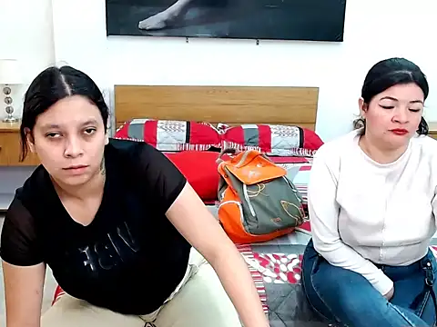 Snapshot of MaloryAndLuna chatting on 10.20.25 MaloryAndLuna online show from 10.20.25