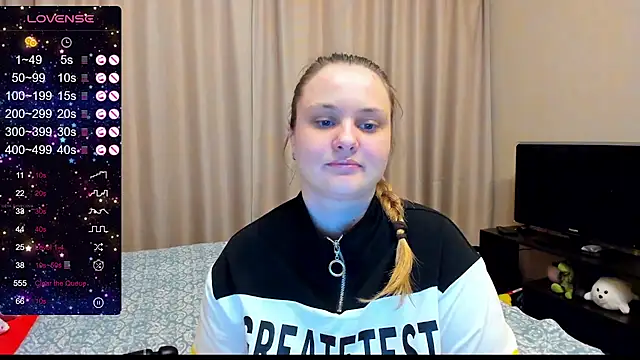 Snapshot of AlanaBrox chatting on 12.10.24 AlanaBrox online show from 12.10.24