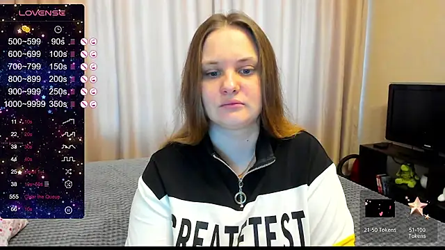 Snapshot of AlanaBrox chatting on 02.09.25 AlanaBrox online show from 02.09.25