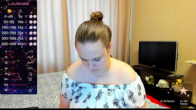 Snapshot of AlanaBrox chatting on 03.05.25 AlanaBrox online show from 03.05.25