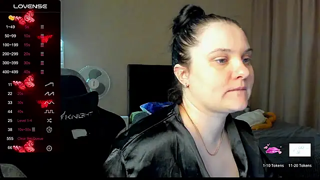 Snapshot of AlanaBrox chatting on 11.05.25 AlanaBrox online show from 11.05.25