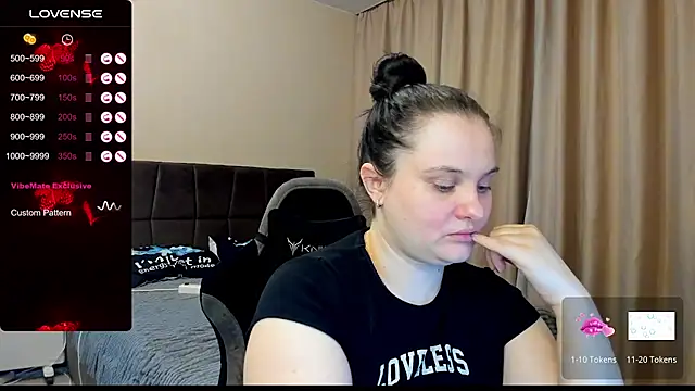 Snapshot of AlanaBrox chatting on 11.14.25 AlanaBrox online show from 11.14.25