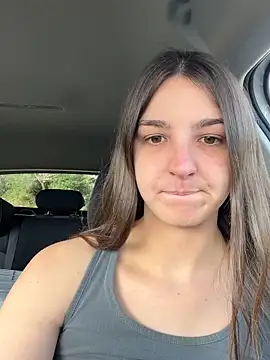 Snapshot of DoriDeluxe66 chatting on 11.10.25 DoriDeluxe66 online show from 11.10.25