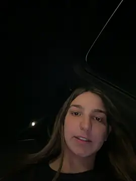 Snapshot of DoriDeluxe66 chatting on 12.01.25 DoriDeluxe66 online show from 12.01.25