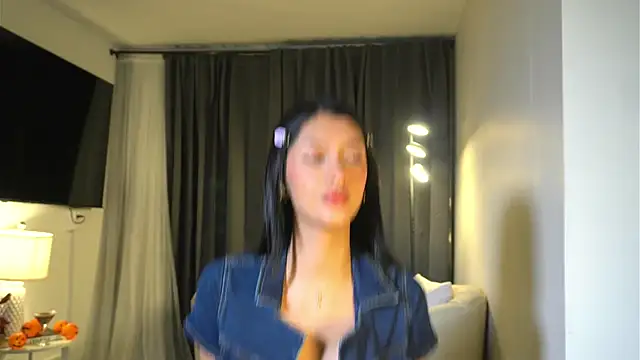 Snapshot of kendall_ruiz chatting on 10.27.25 kendall ruiz online show from 10.27.25