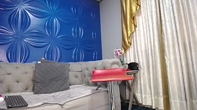 Snapshot of JolieDuvalle chatting on 10.13.25 JolieDuvalle online show from 10.13.25