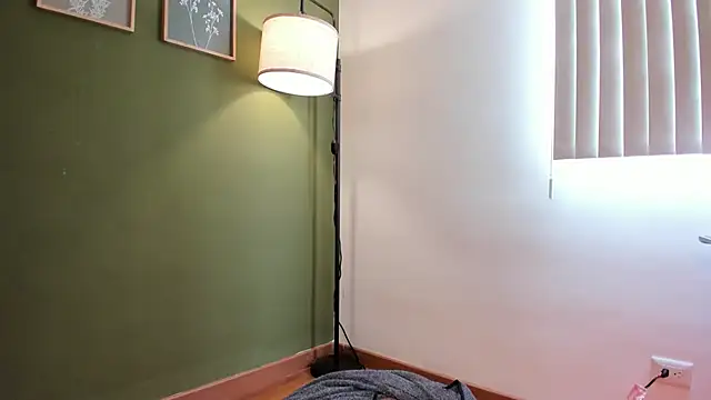 Snapshot of karlye_5 chatting on 10.16.25 karlye 5 online show from 10.16.25