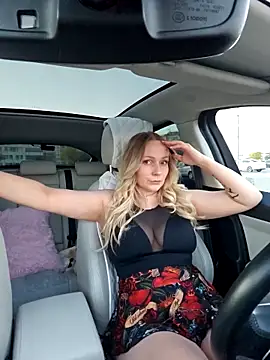 Snapshot of Bondgirl_013 chatting on 10.29.25 Bondgirl 013 online show from 10.29.25