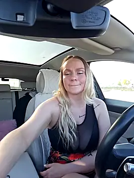 Snapshot of Bondgirl_013 chatting on 11.06.25 Bondgirl 013 online show from 11.06.25