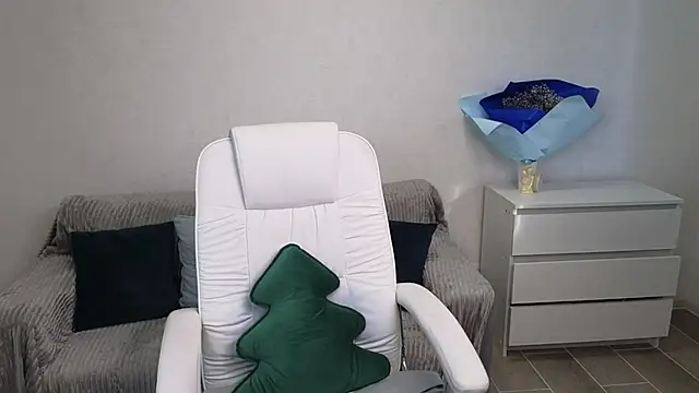 EvaMaddison online show from 02.13.25