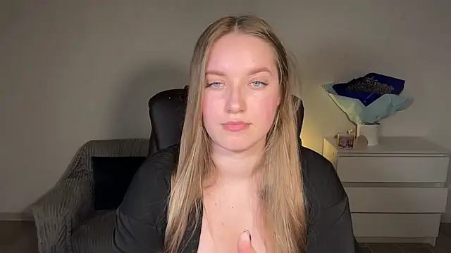 EvaMaddison online show from 04.18.26