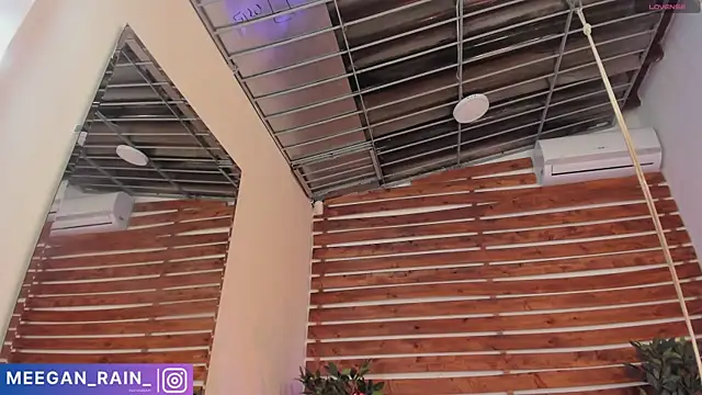 Snapshot of _MeganRain chatting on 02.16.25 MeganRain online show from 02.16.25