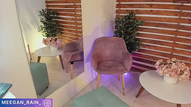 Snapshot of _MeganRain chatting on 03.05.25 MeganRain online show from 03.05.25