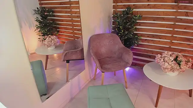 Snapshot of _MeganRain chatting on 03.18.25 MeganRain online show from 03.18.25
