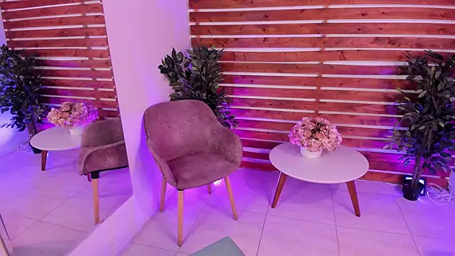 Snapshot of _MeganRain chatting on 10.08.25 MeganRain online show from 10.08.25