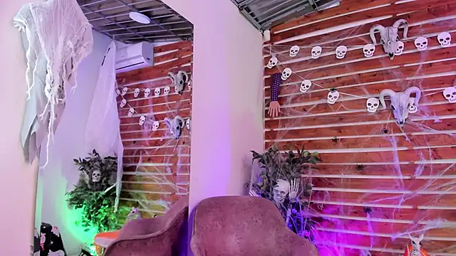 Snapshot of _MeganRain chatting on 10.16.25 MeganRain online show from 10.16.25