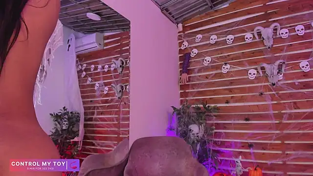 Snapshot of _MeganRain chatting on 10.29.25 MeganRain online show from 10.29.25