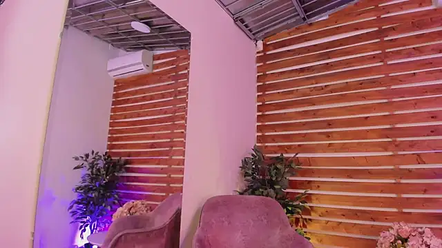 Snapshot of _MeganRain chatting on 11.11.25 MeganRain online show from 11.11.25