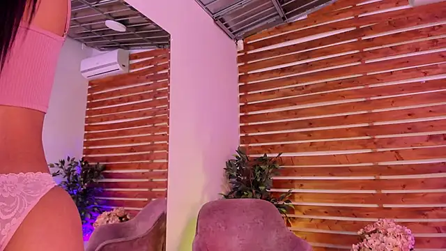 Snapshot of _MeganRain chatting on 11.12.25 MeganRain online show from 11.12.25