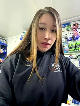 Snapshot of roouse chatting on 10.04.25 roouse online show from 10.04.25