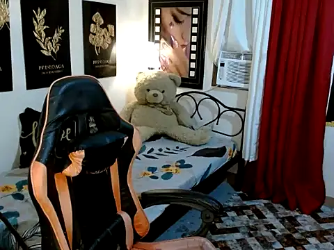 Snapshot of UrhotGoddess chatting on 10.13.25 UrhotGoddess online show from 10.13.25