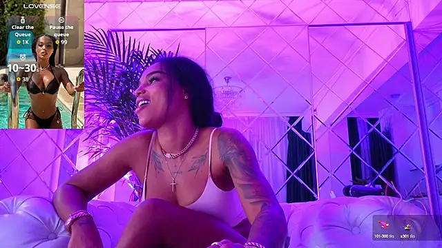 Snapshot of KimiBrown chatting on 11.07.25 KimiBrown online show from 11.07.25