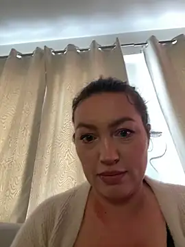 Lana-Giselle online show from 01.12.25