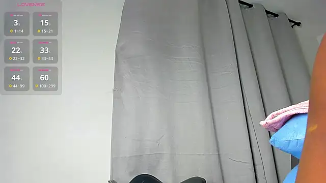 caroline tovar online show from 04.04.26