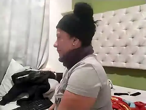 Snapshot of Diosasky chatting on 02.03.25 Diosasky online show from 02.03.25