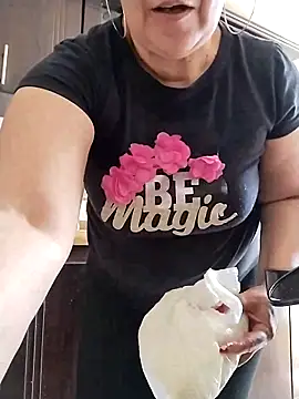 Snapshot of Diosasky chatting on 03.09.25 Diosasky online show from 03.09.25