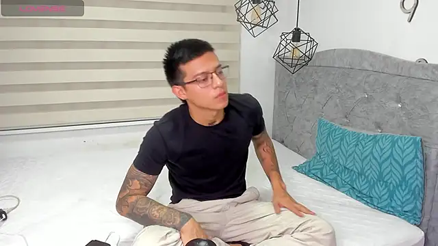 Snapshot of SIXXTOLOVE18 chatting on 02.13.26 SIXXTOLOVE18 online show from 02.13.26