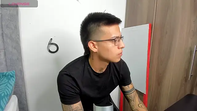 Snapshot of SIXXTOLOVE18 chatting on 02.21.26 SIXXTOLOVE18 online show from 02.21.26