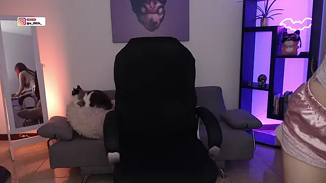 Snapshot of S_Lilith_ chatting on 10.13.25 S Lilith online show from 10.13.25