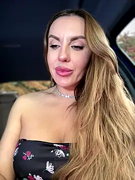 Snapshot of Kalli_Fornia chatting on 10.05.25 Kalli Fornia online show from 10.05.25