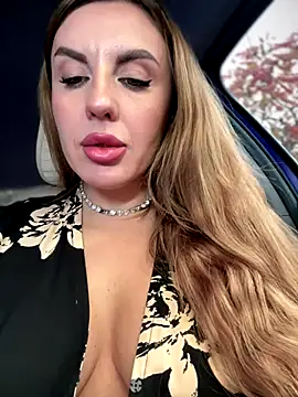 Snapshot of Kalli_Fornia chatting on 10.16.25 Kalli Fornia online show from 10.16.25