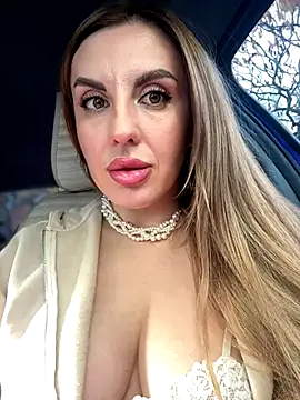 Snapshot of Kalli_Fornia chatting on 10.23.25 Kalli Fornia online show from 10.23.25