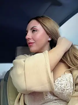 Snapshot of Kalli_Fornia chatting on 11.08.25 Kalli Fornia online show from 11.08.25