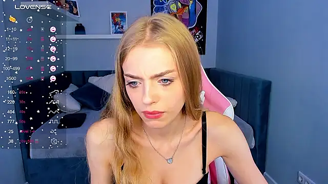 Snapshot of sayl0r_moon chatting on 12.05.24 sayl0r moon online show from 12.05.24