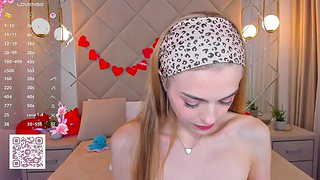 Snapshot of sayl0r_moon chatting on 02.28.25 sayl0r moon online show from 02.28.25