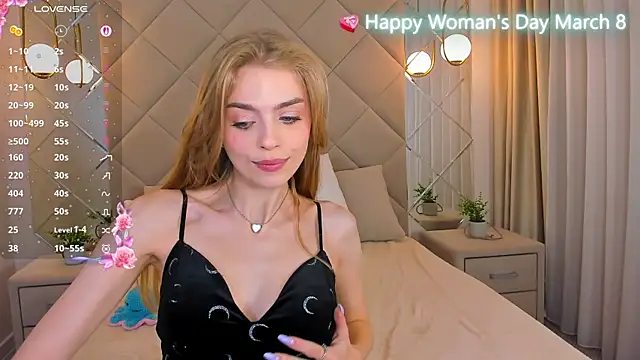 Snapshot of sayl0r_moon chatting on 03.07.25 sayl0r moon online show from 03.07.25