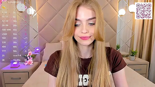 Snapshot of sayl0r_moon chatting on 03.11.25 sayl0r moon online show from 03.11.25